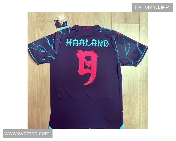 晒足球球衣的乐趣与故事分享，展现球迷热情与个性风采